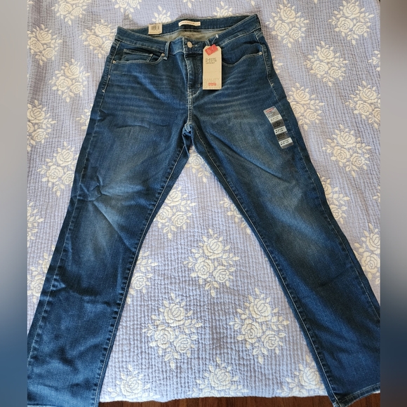 NWT Levi's Classic Mid Rise Denim Jeans - Picture 4 of 5